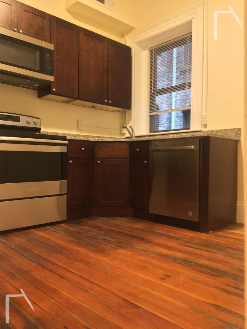 Charming 2 Bedroom-No Broker Fee – photo 5