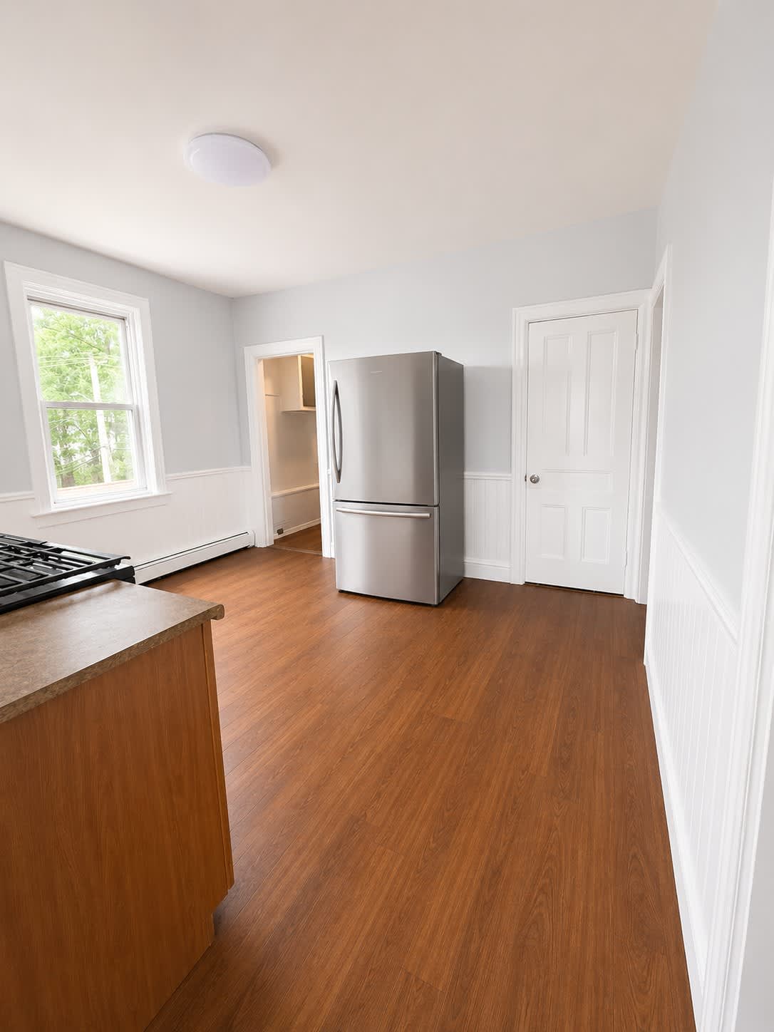 982 Douglas Ave – photo 2