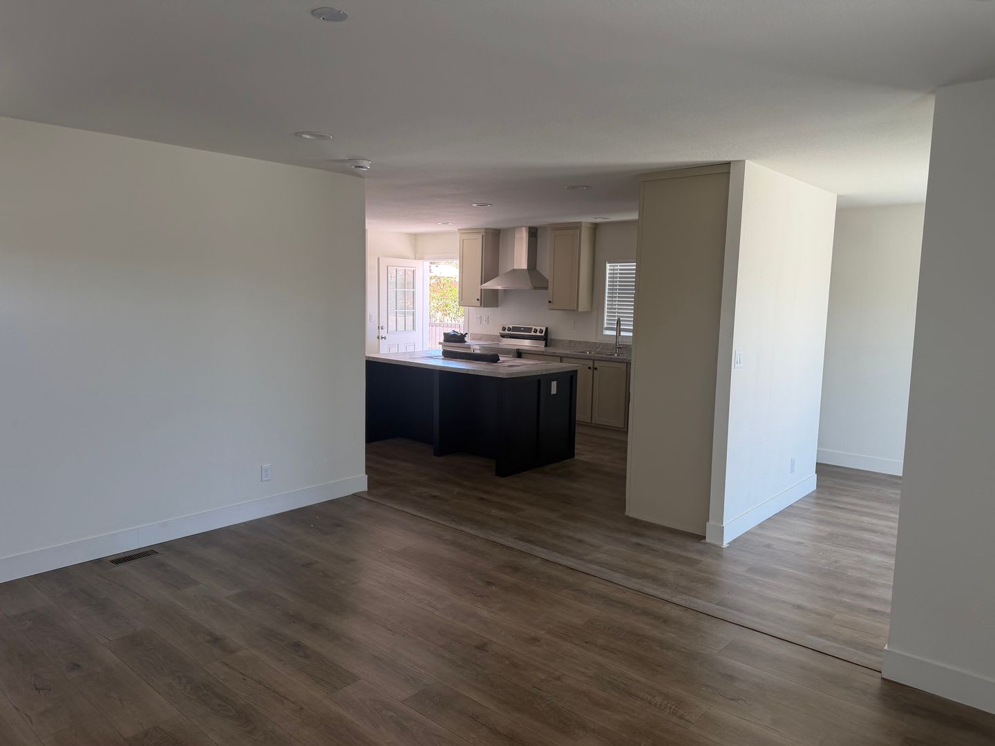3 Bedroom 2 Bath Home Near Tropicana & Nellis – photo 5