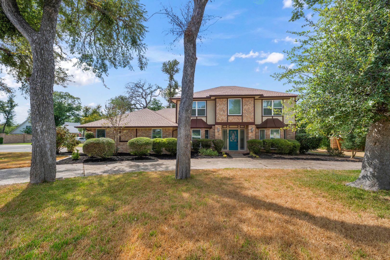 Spacious 4 Bedroom Home in Established Temple Neighborhood! – photo 1