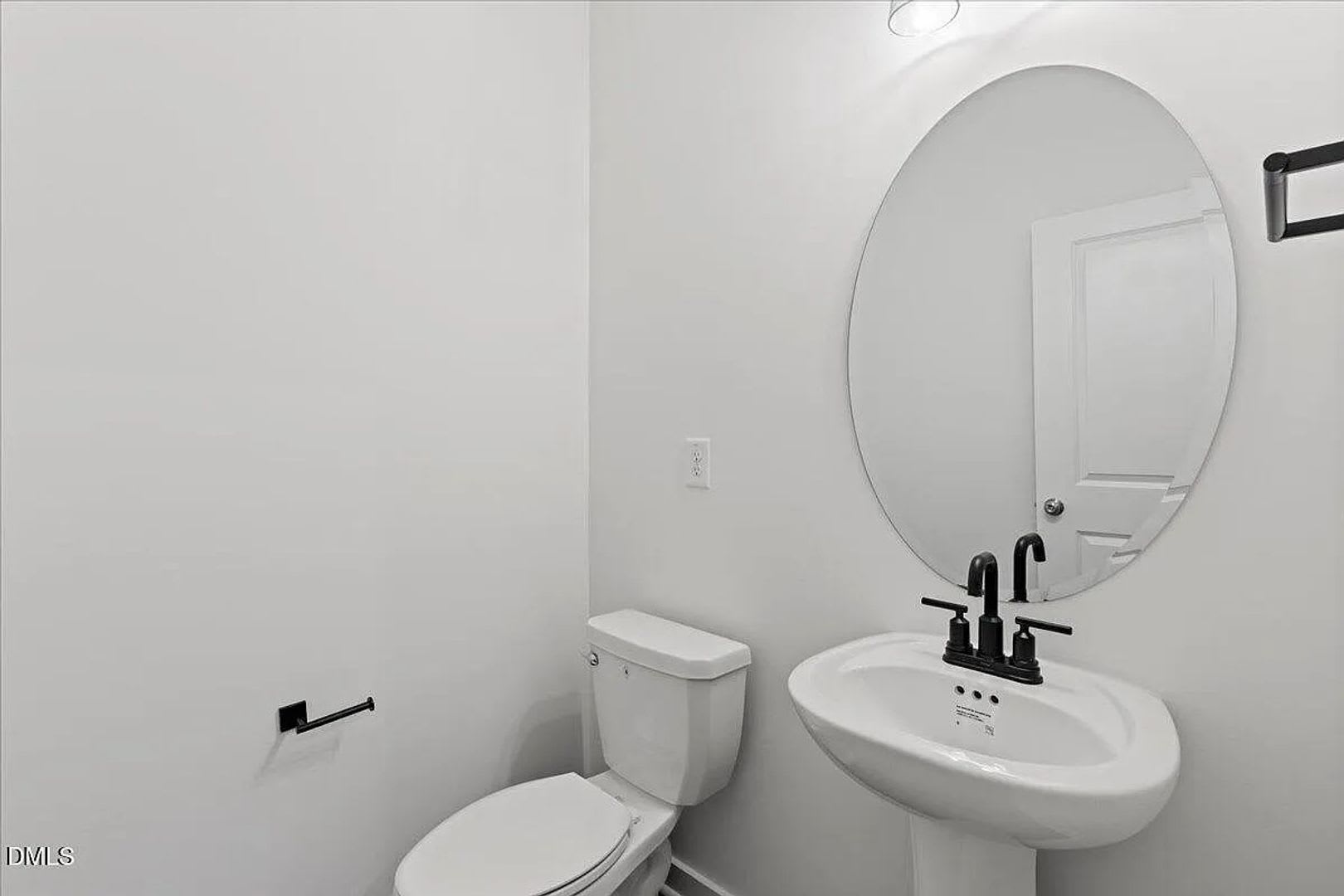 Like New and Move-in Ready!! – photo 4