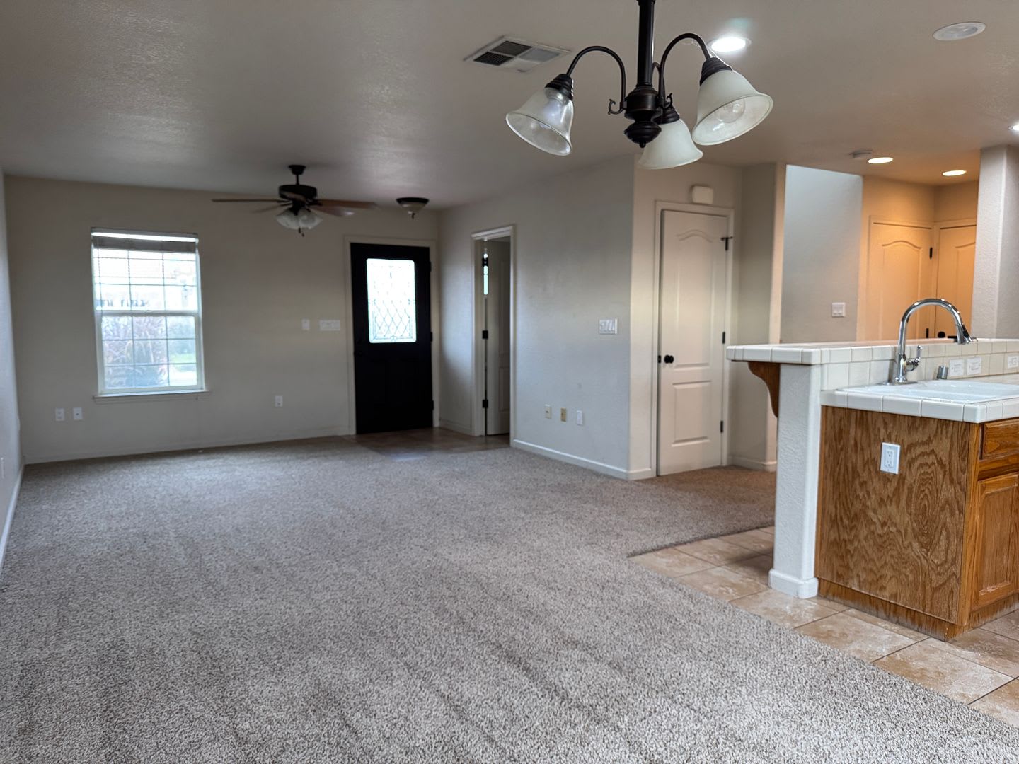 Beautiful Gustine Home Available In Gated Community – photo 4