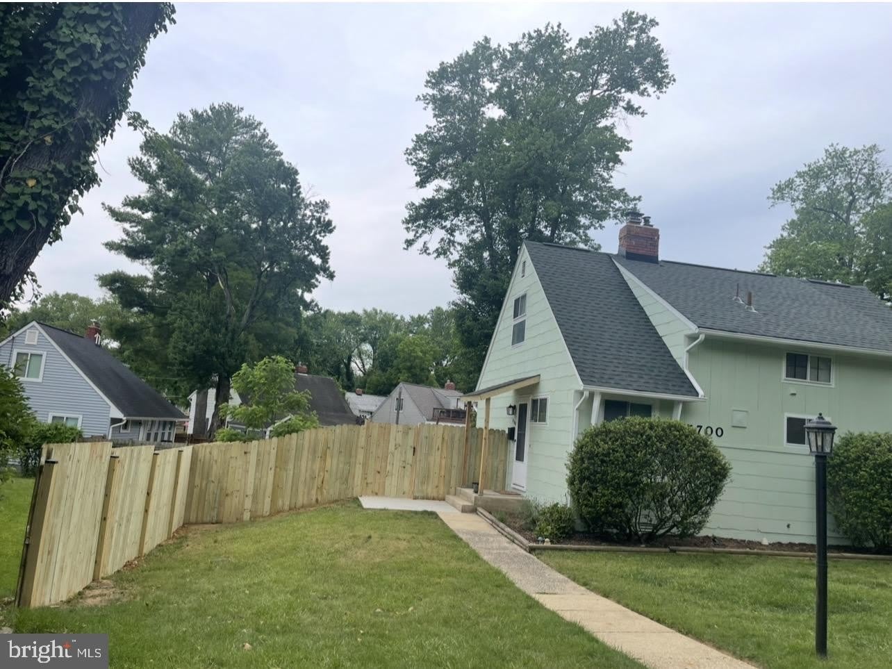 5700 STILLWELL RD – photo 3