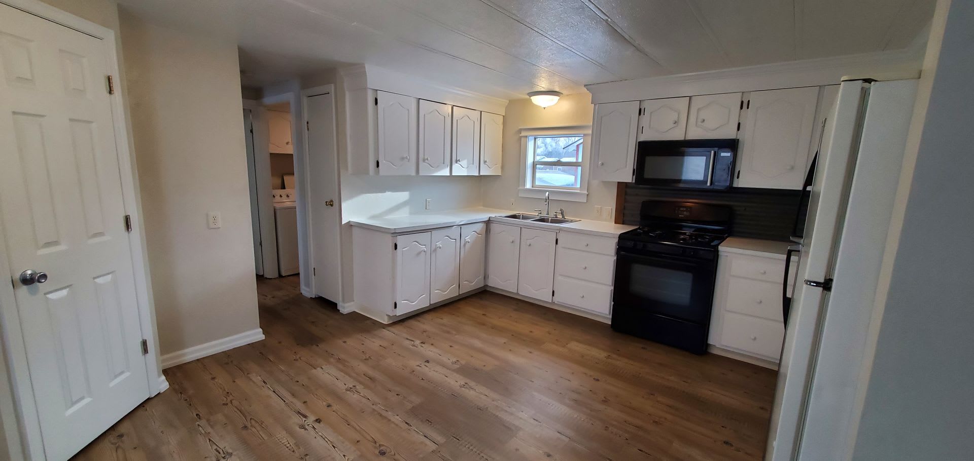 Newly Renovated Home Now Available to Lease! – photo 4
