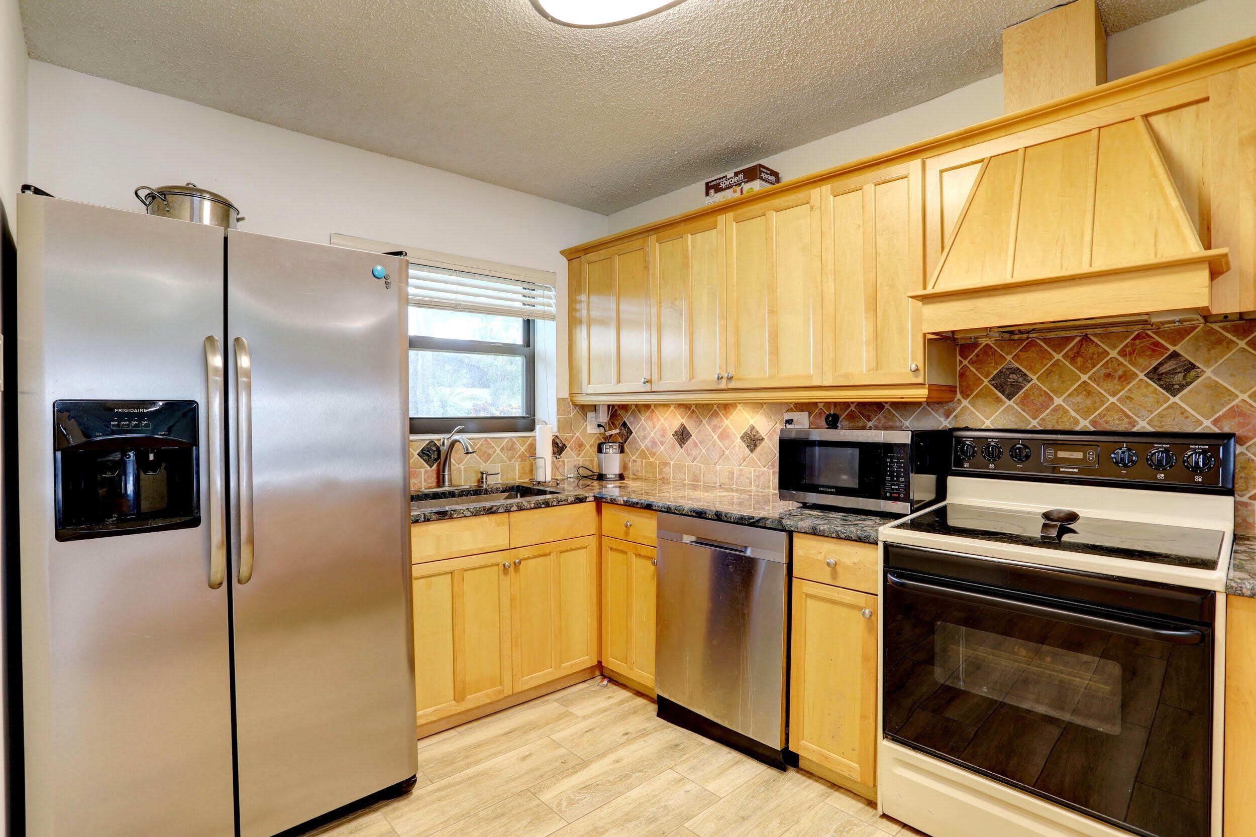 639 Banks Road – photo 5