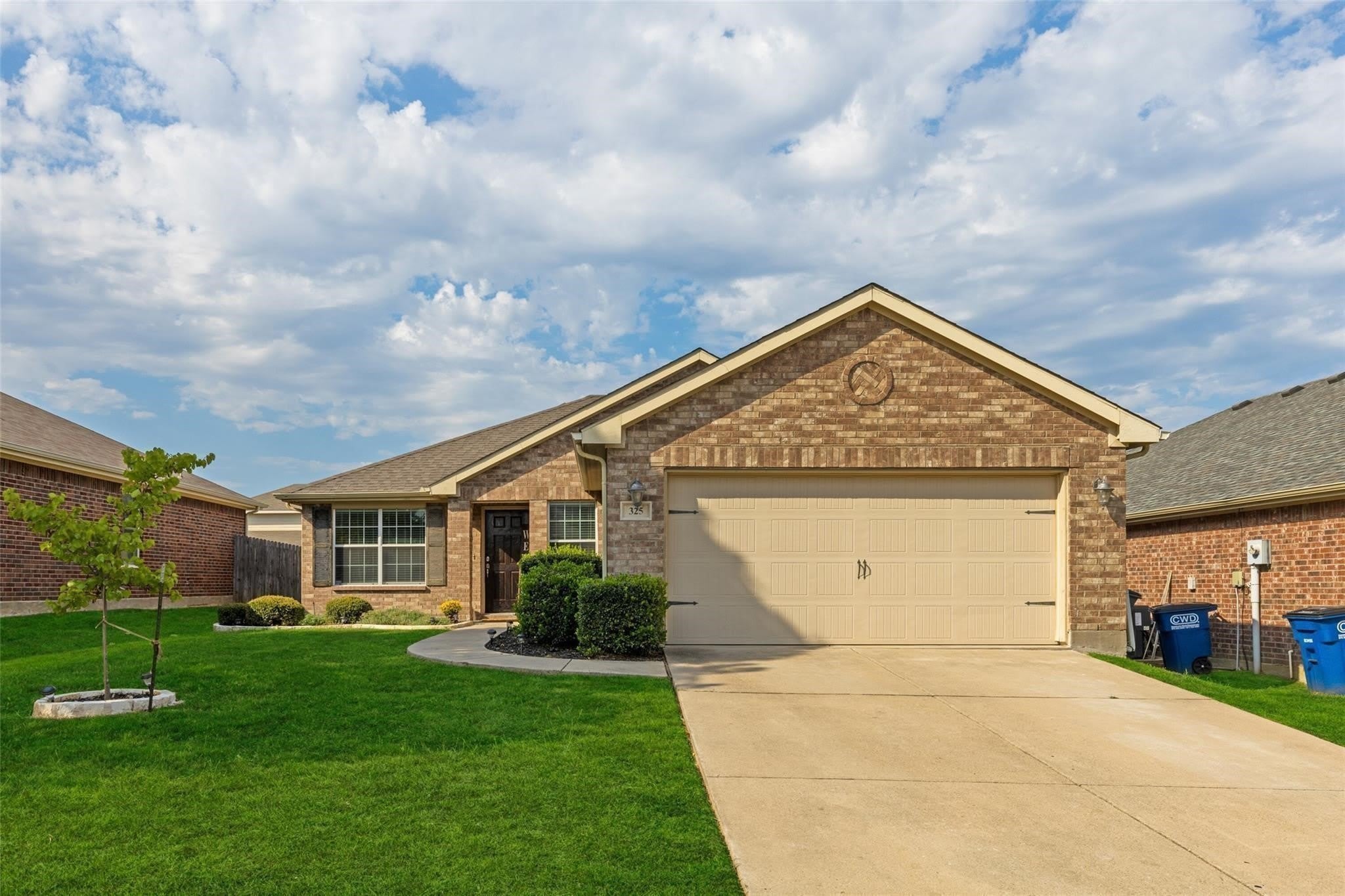 325 Crosscreek Drive – photo 1