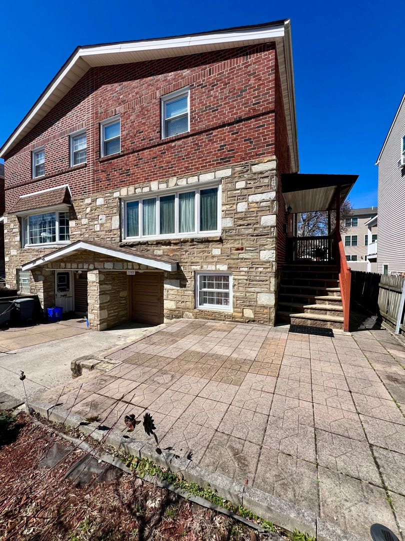 Gorgeous 4-Bedroom Townhome with One-Car Garage! Available NOW! – photo 5