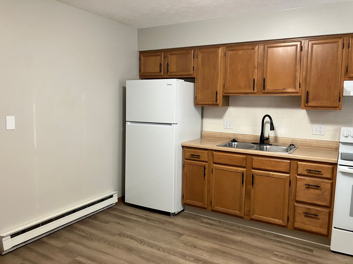 Spacious 2-Bedroom Living in a Quiet Community! – photo 2