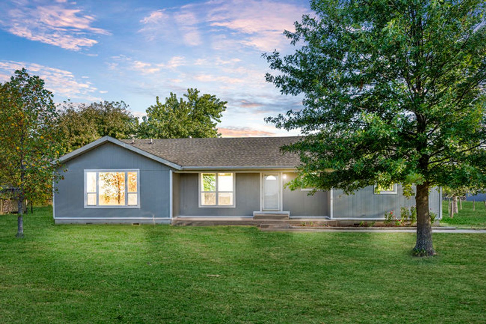 Welcome home to a beautiful and charming 4 bed, 2 bath home – photo 1