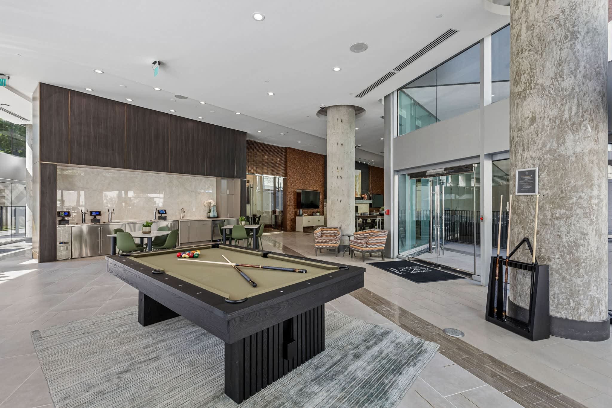 One Dallas Center – photo 4
