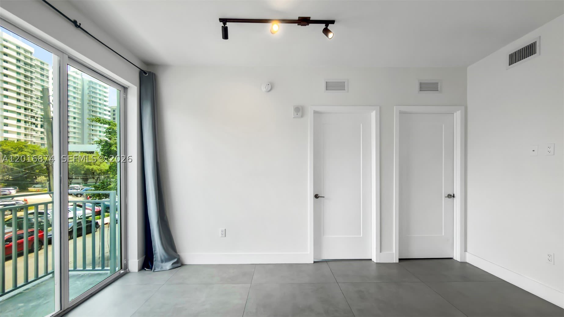 1536 NW 15th Ave – photo 2