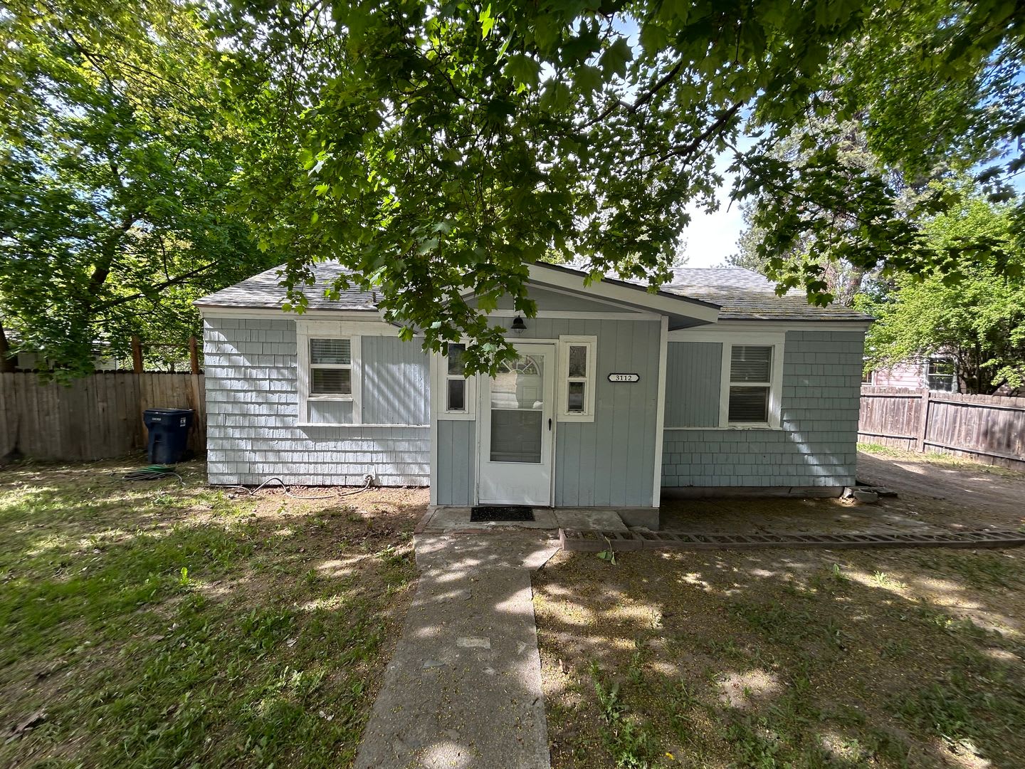 Cute 3 Bedroom, 1 Bathroom House on Sunset Hill! – photo 1
