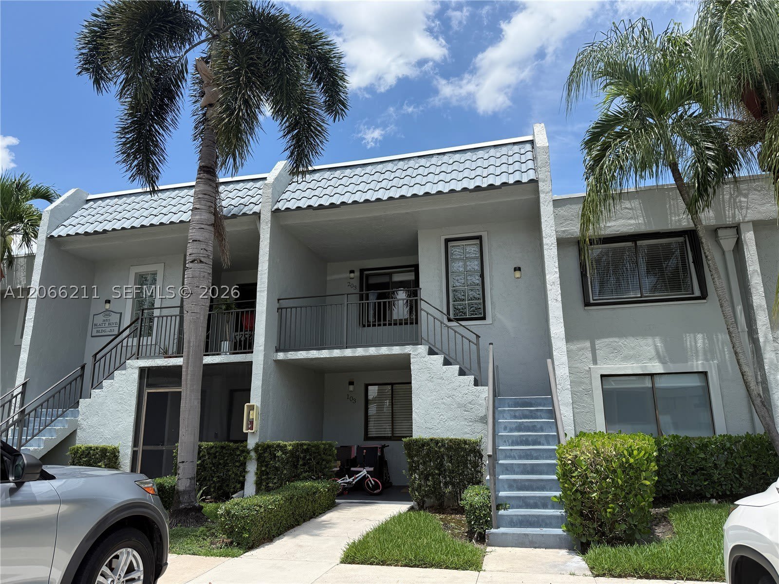 16511 Blatt Blvd – photo 1