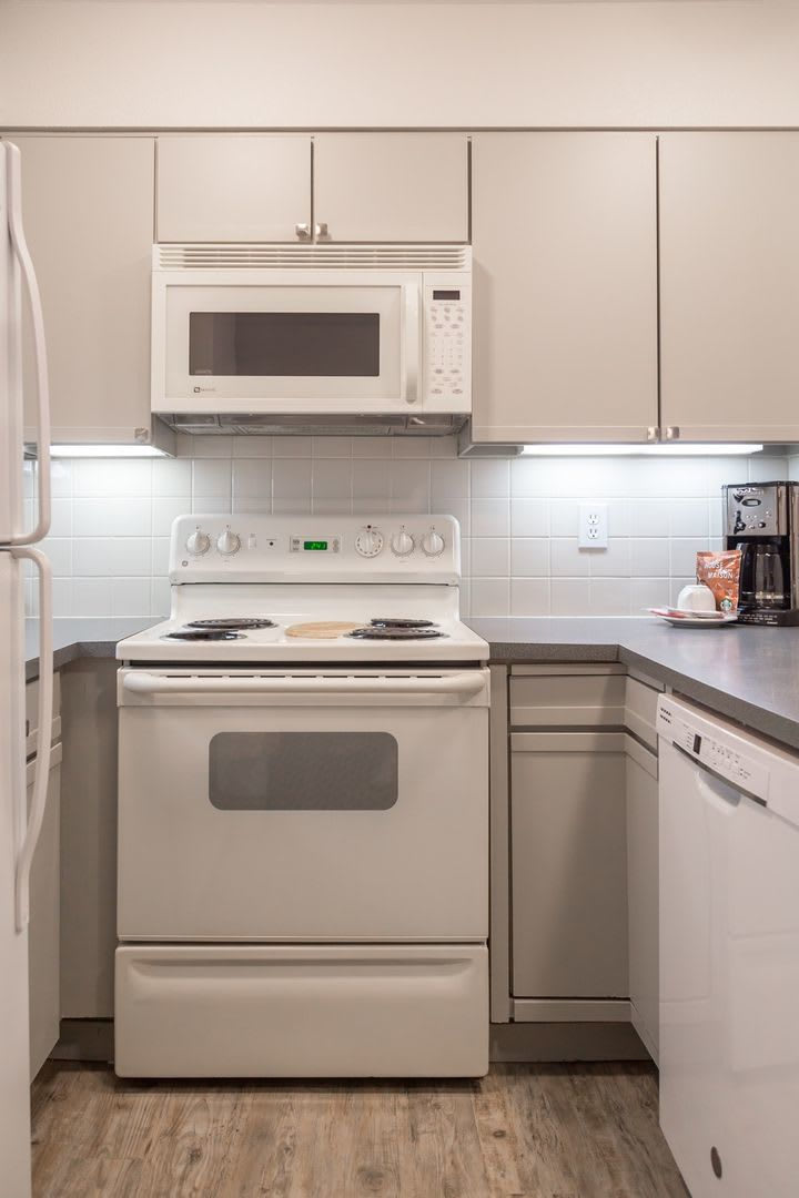 Furnished Short Mid Term All Inclusive One Bedroom One Bathroom With Den View Of Flatirons Block Off Pearl – photo 4