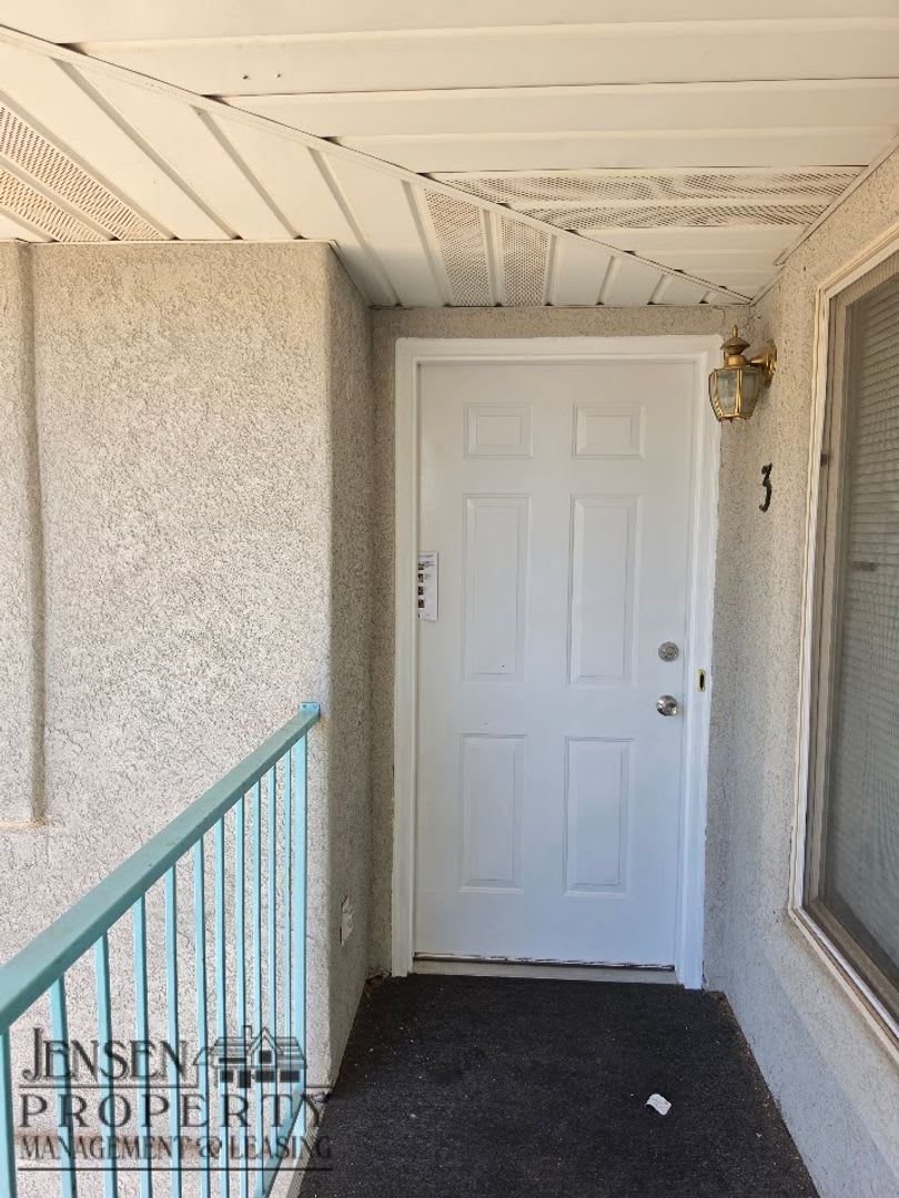 Down Town Three Bedroom! – photo 2