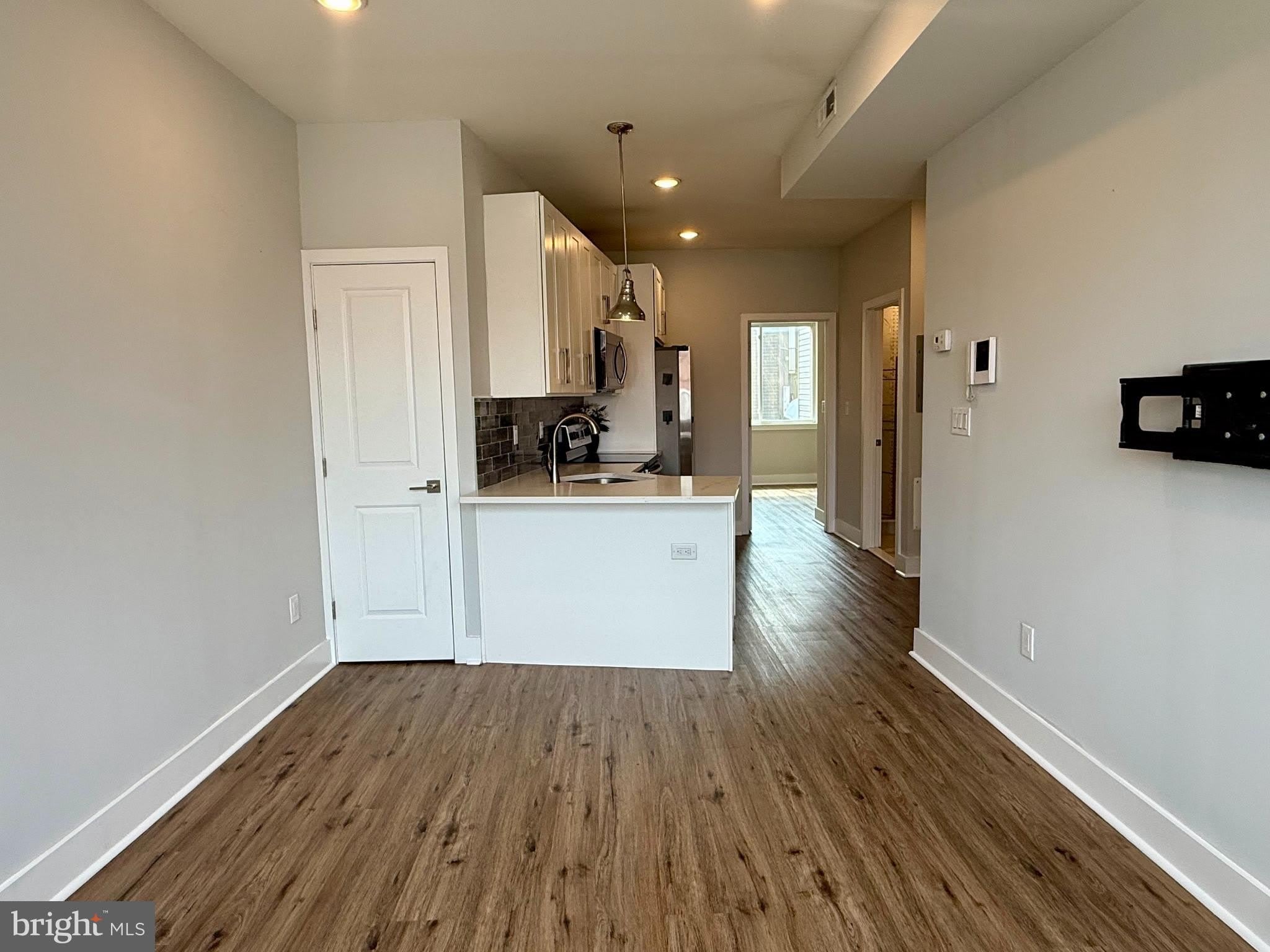 2425 FRANKFORD Avenue – photo 3