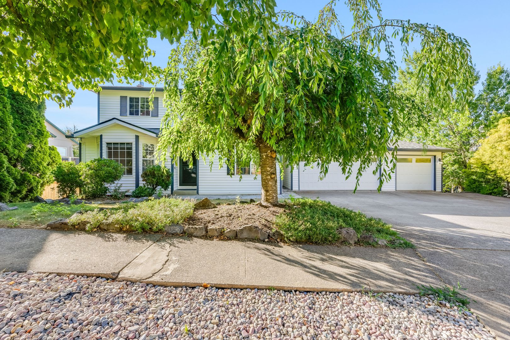 Beautiful 4 Bed, 4 Bath Rental Home in Gresham Butte! – photo 2