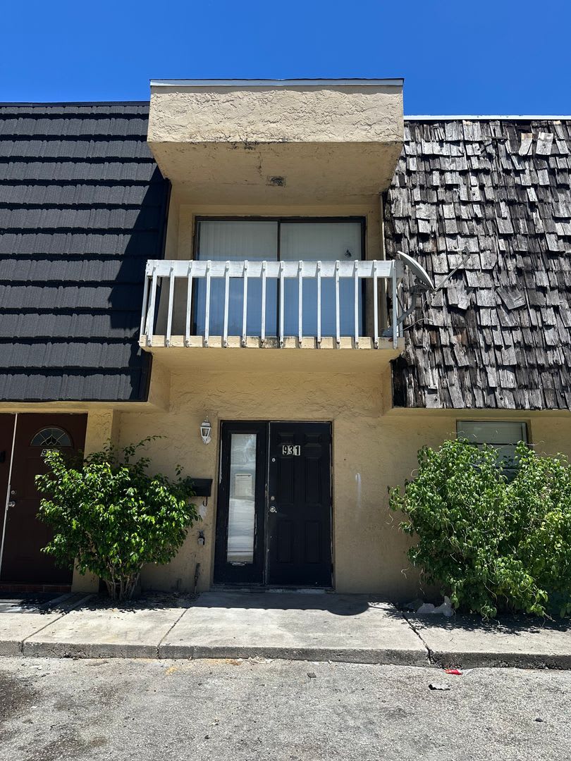 Large 3 bedroom 2 1/2 bath. – photo 2