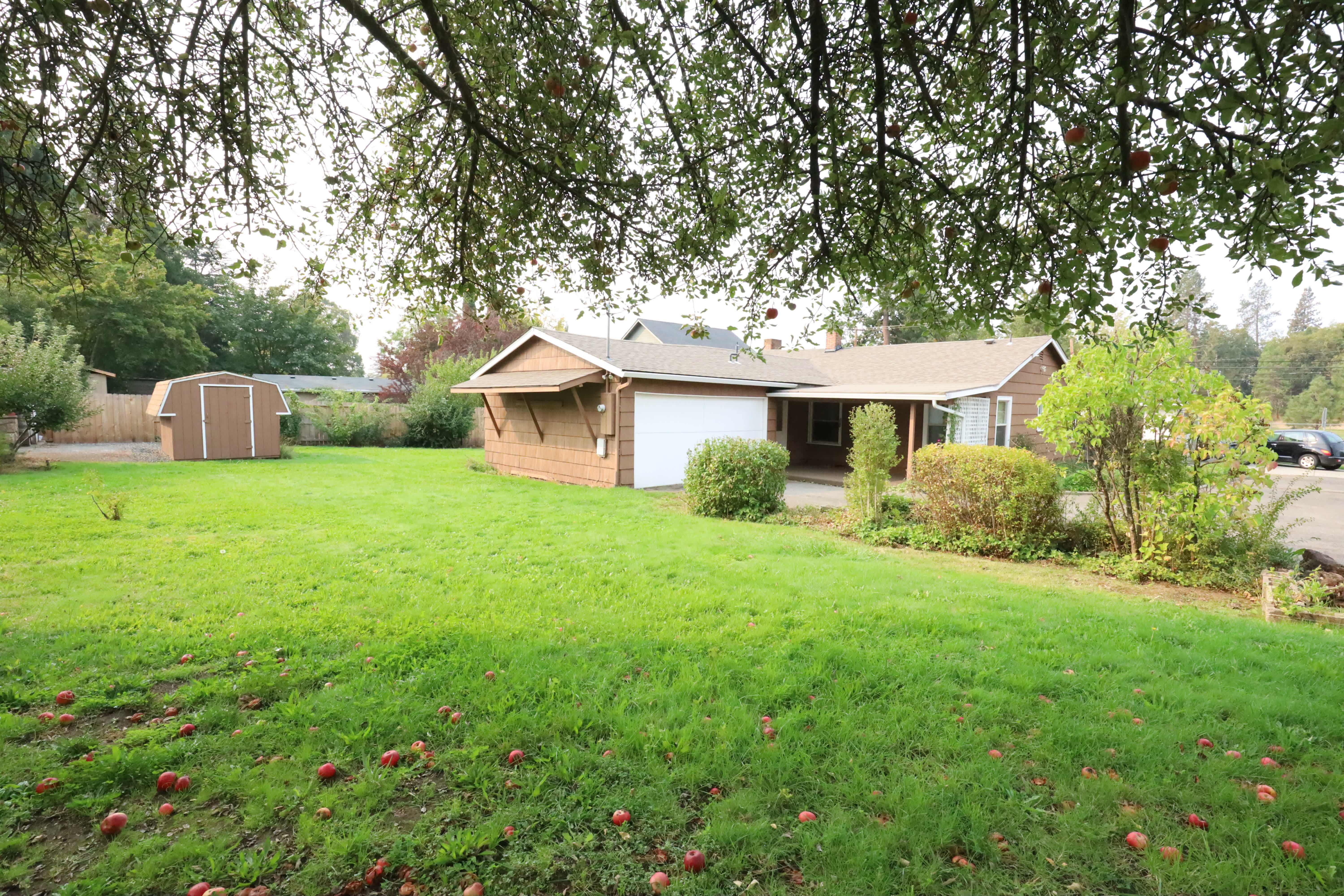 1001 Ne Churchill St – photo 3