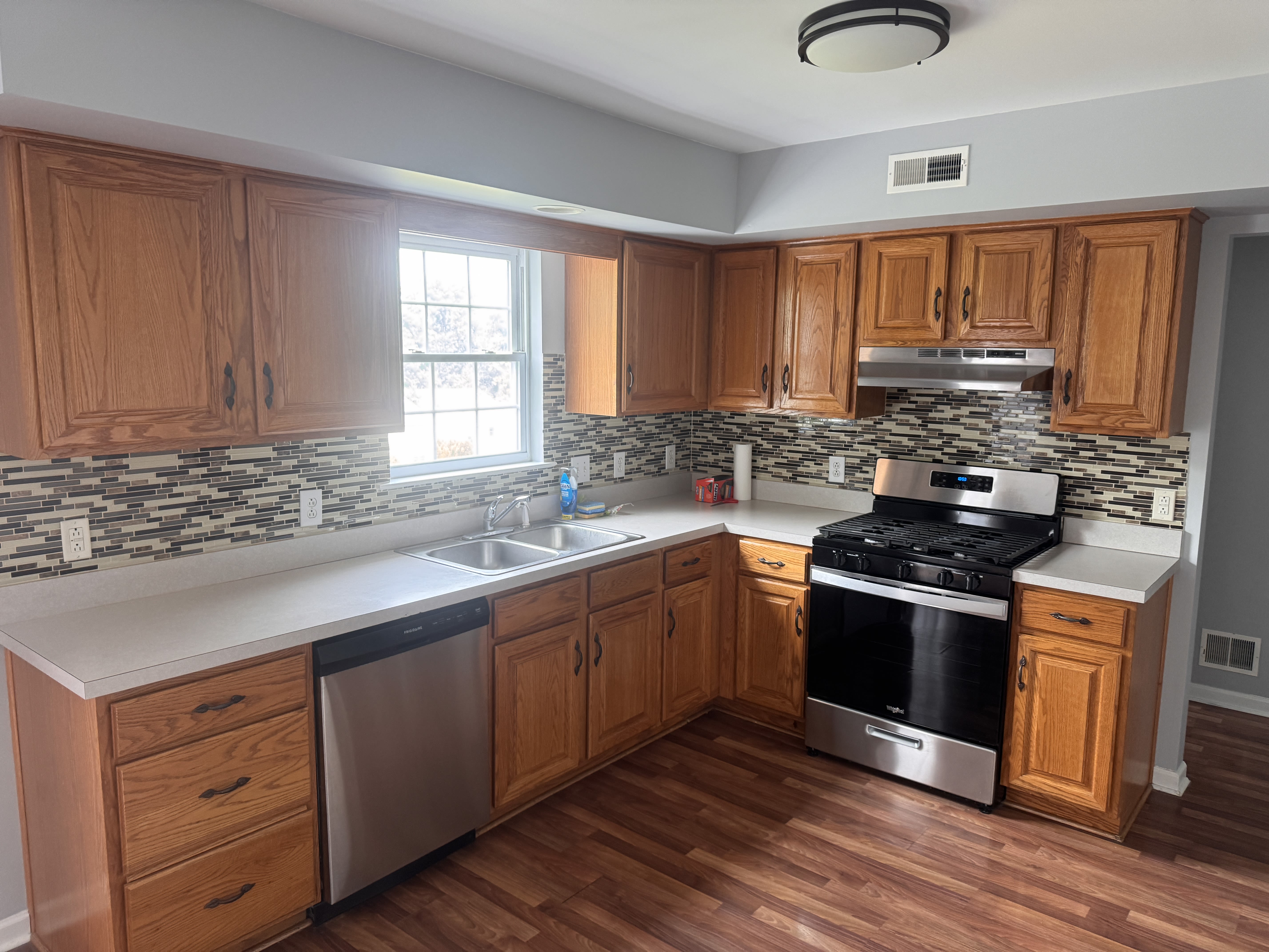384 Oneida Dr – photo 4