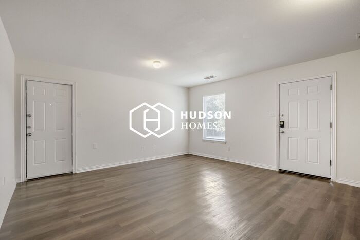 2106 Henry Street – photo 3