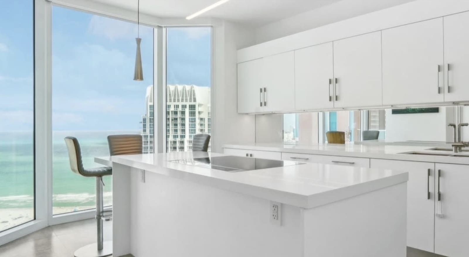 300 South Pointe Drive – photo 3