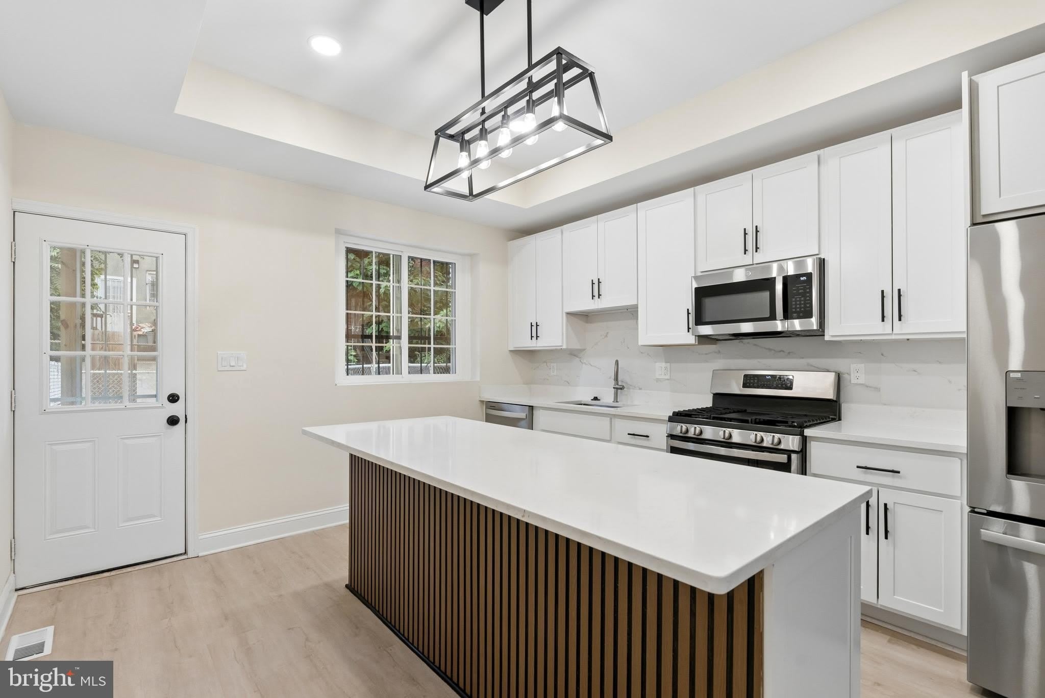 2416 E HOFFMAN Street – photo 4