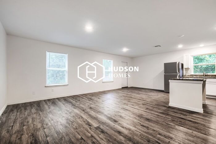 215 Garcia Street – photo 4