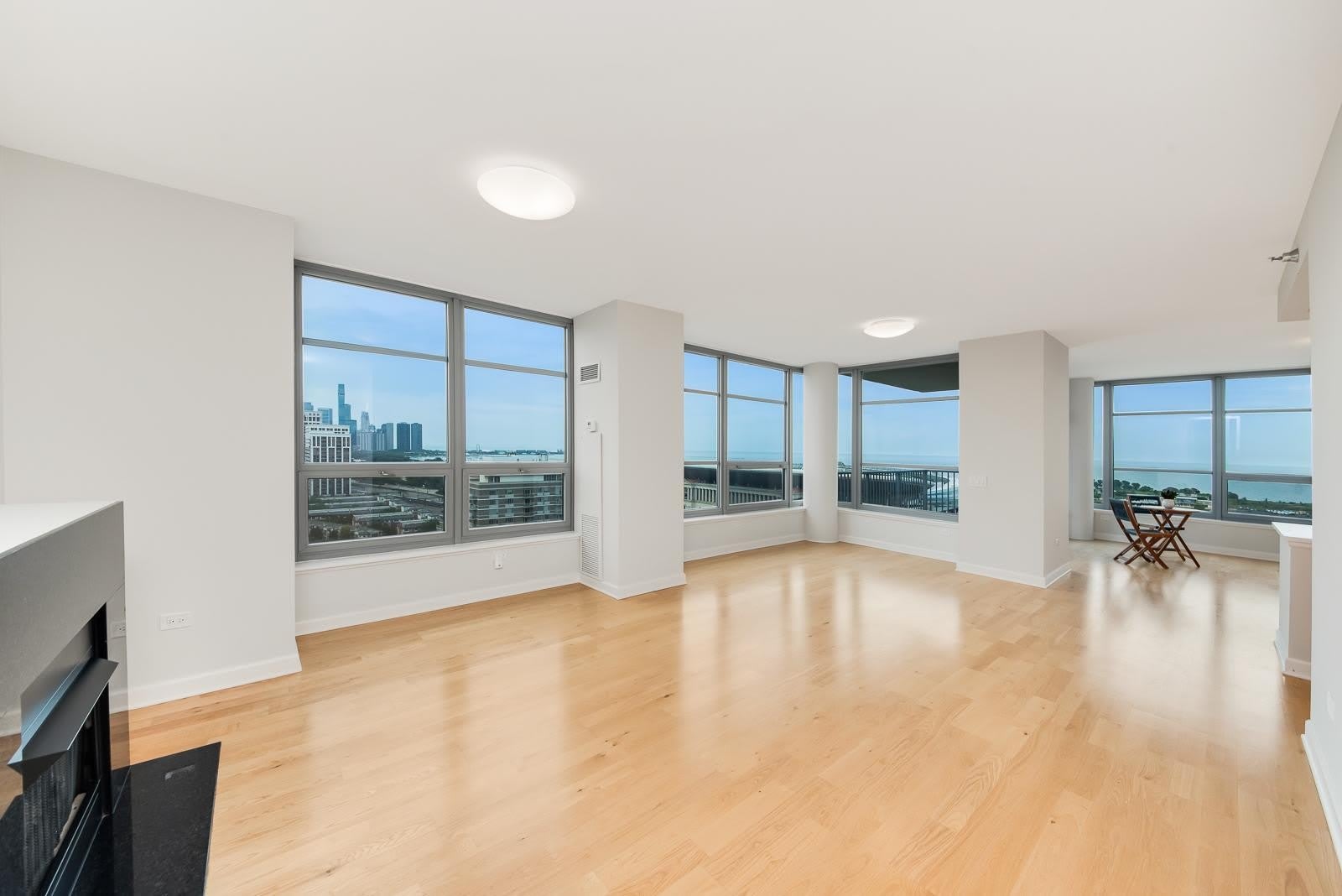 1600 S Prairie Avenue – photo 2
