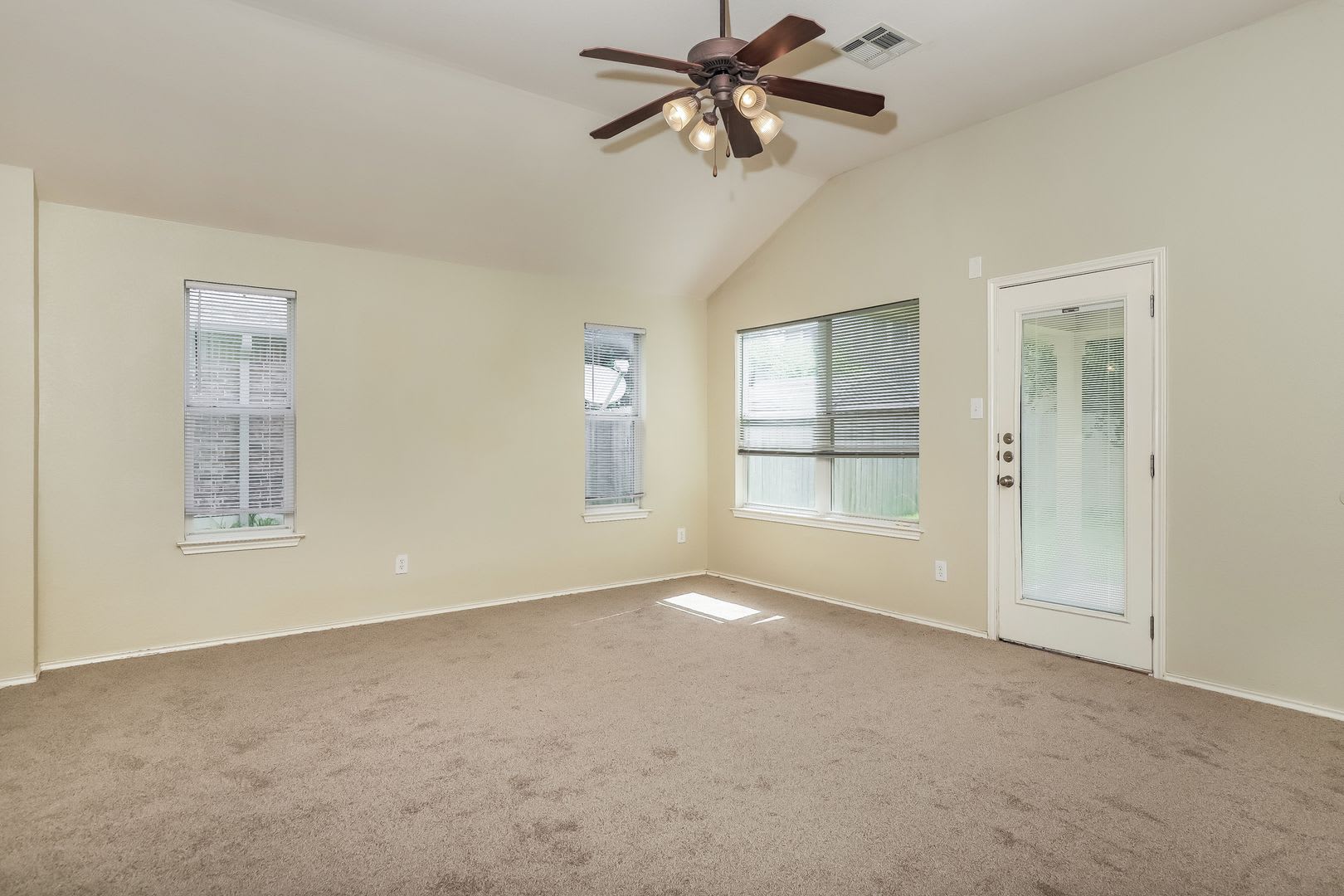 Amazing home ready to move in! – photo 5