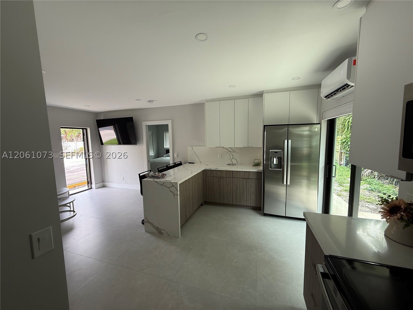 1050 NE 9th Ave – photo 2