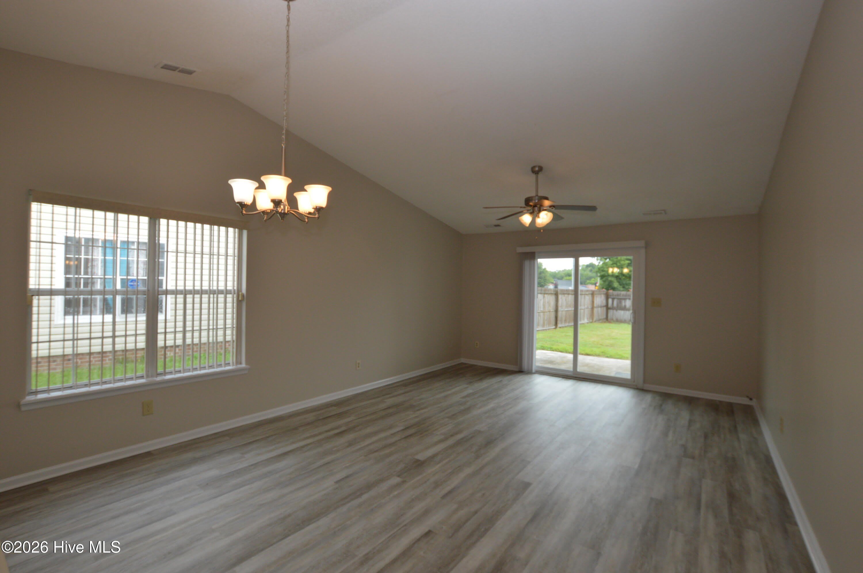 105 Creekview Drive – photo 2
