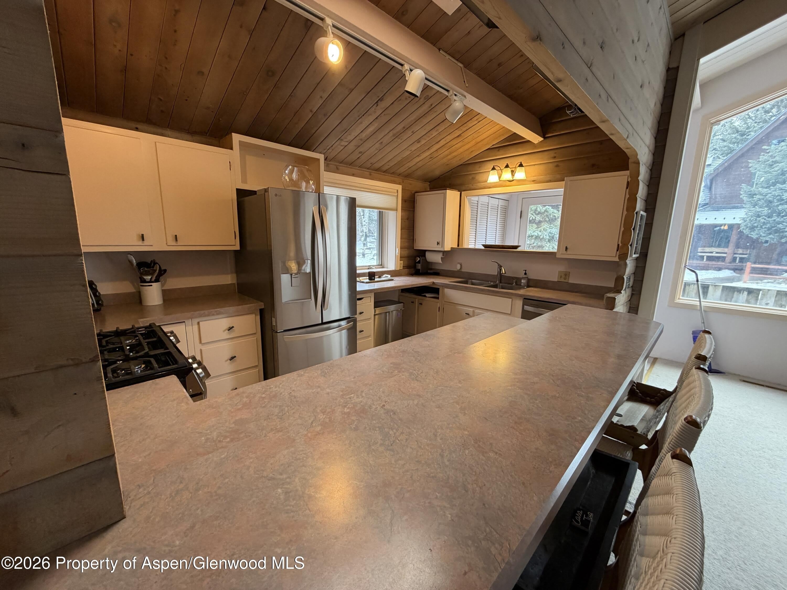 980 King Street – photo 5