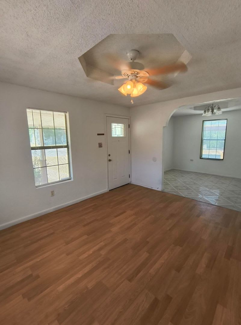 Cozy 2-Bedroom Home with Fenced Backyard. COMING SOON! – photo 4