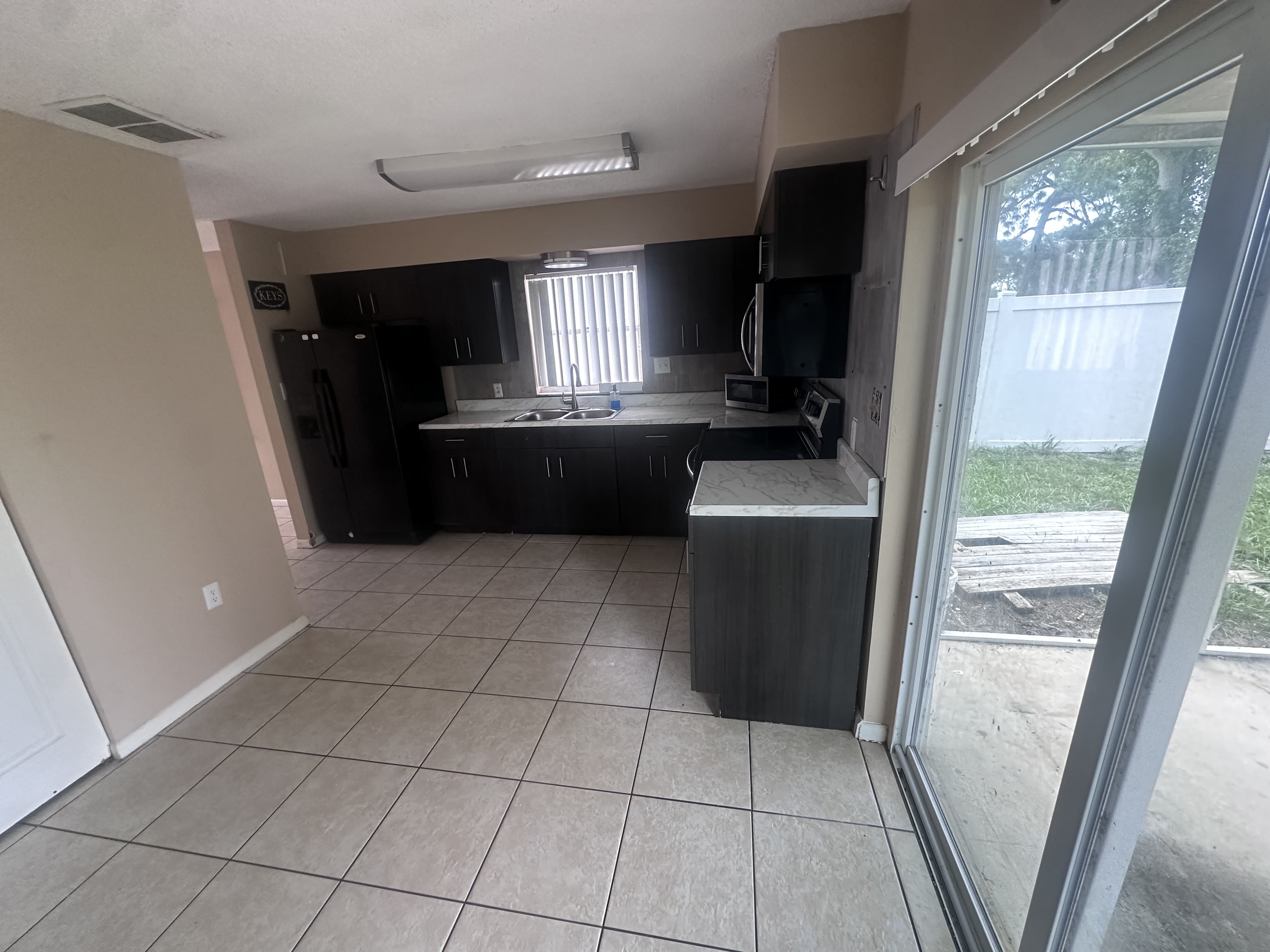 626 Royalty Court – photo 2
