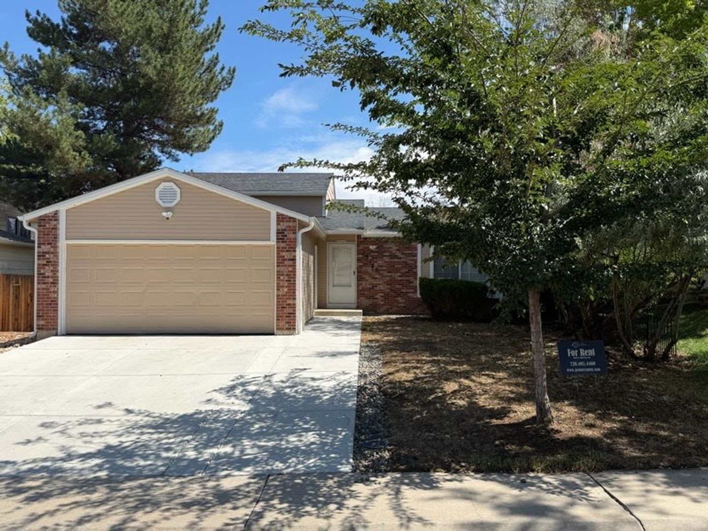 3 bed, 2 bath tri-level home – photo 1