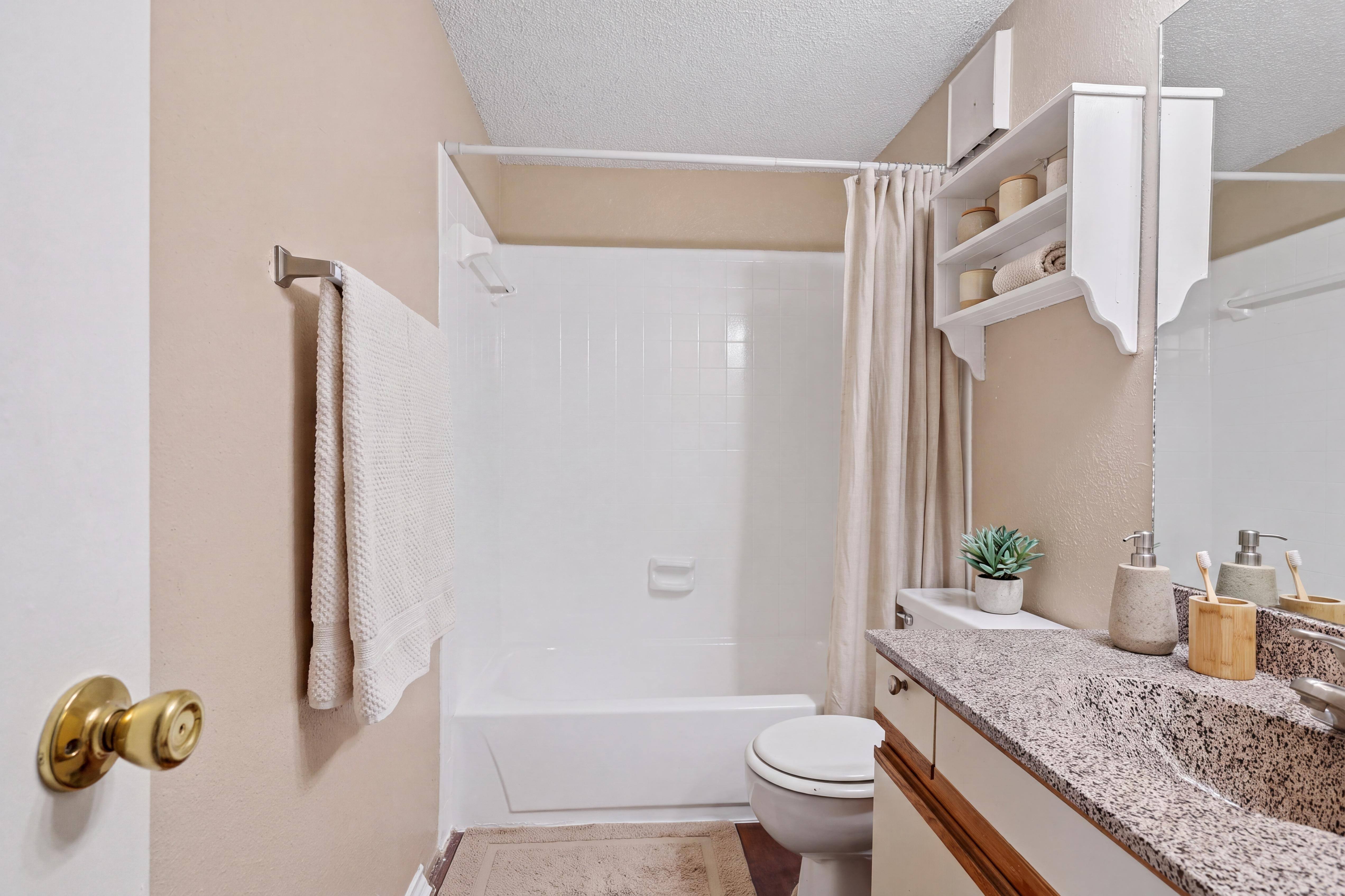 Lake Village West Apartments – photo 4