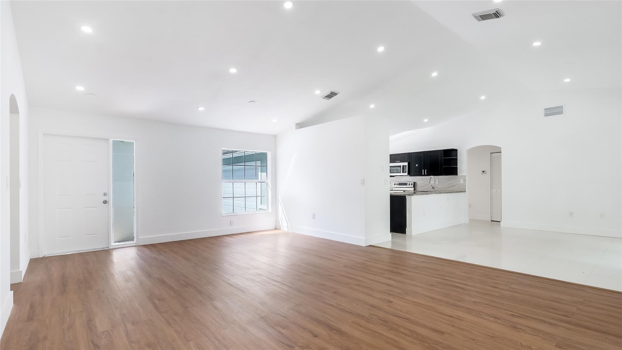 1811 SW 124th Way – photo 4
