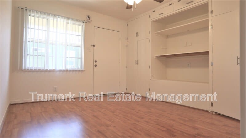 623 W Stocker St – photo 4