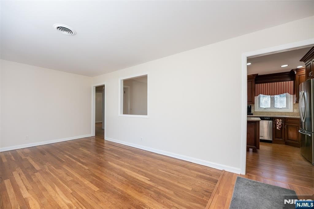 682 Sycamore Street – photo 4