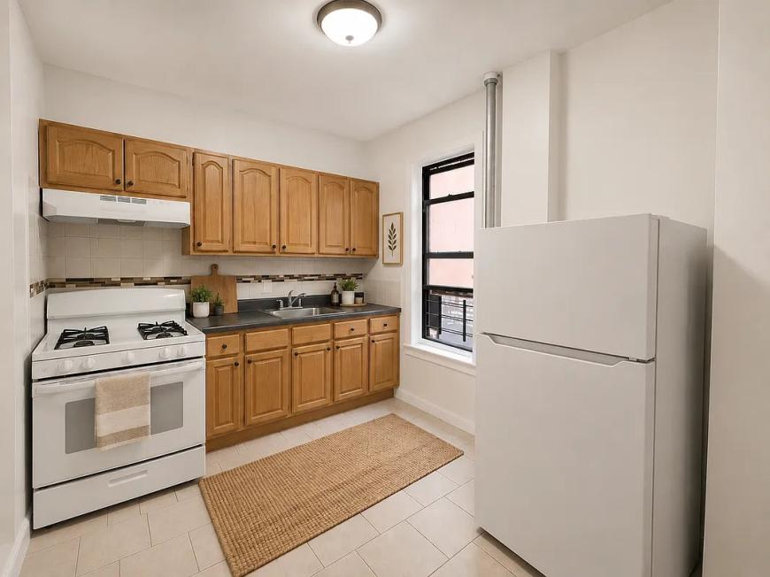 2070 Arthur Avenue – photo 4