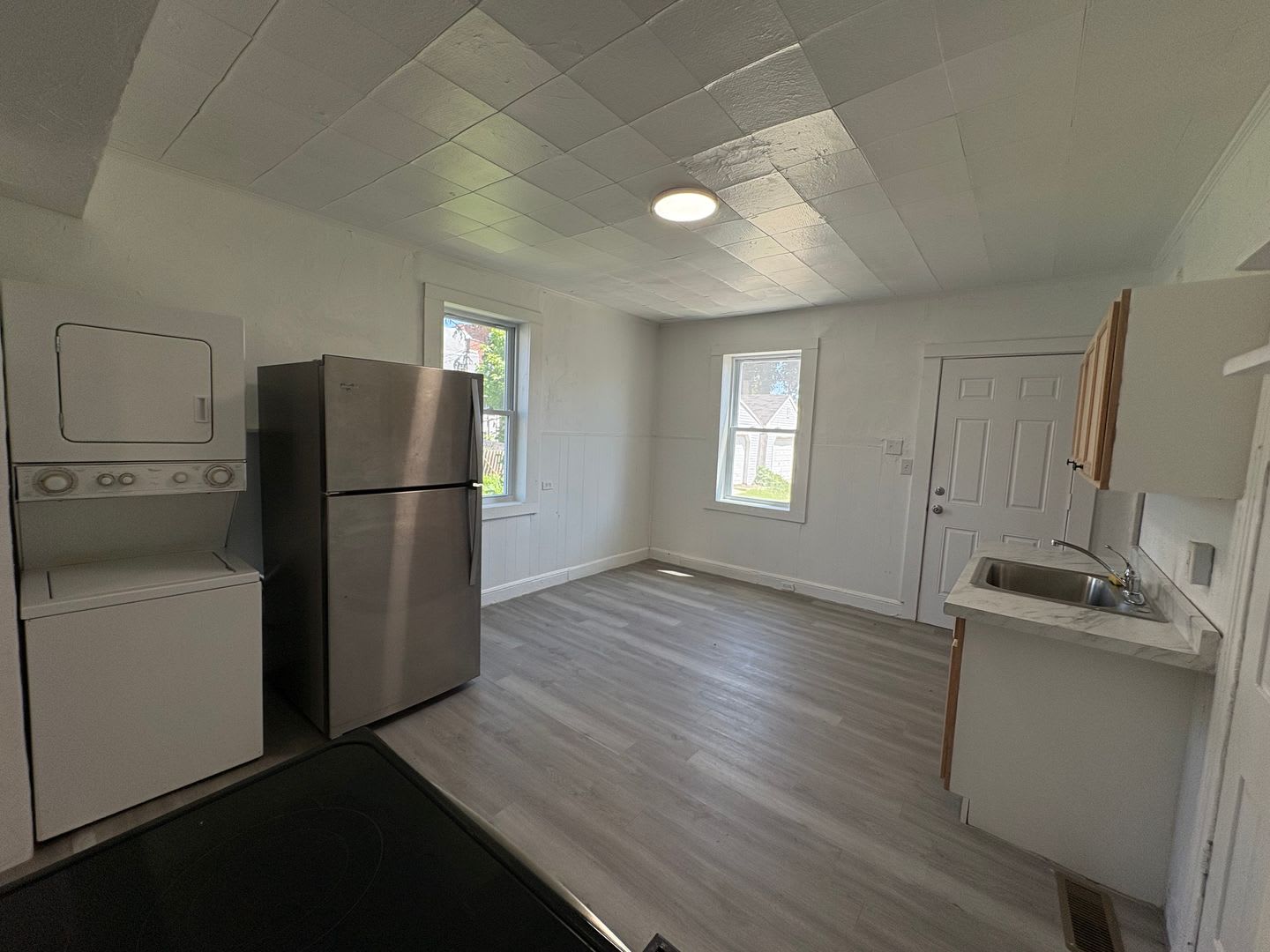 Newly Renovated Two Bedroom One Bathroom Row Home Move In Special Get 700 Off Your Second Month S Rent – photo 3