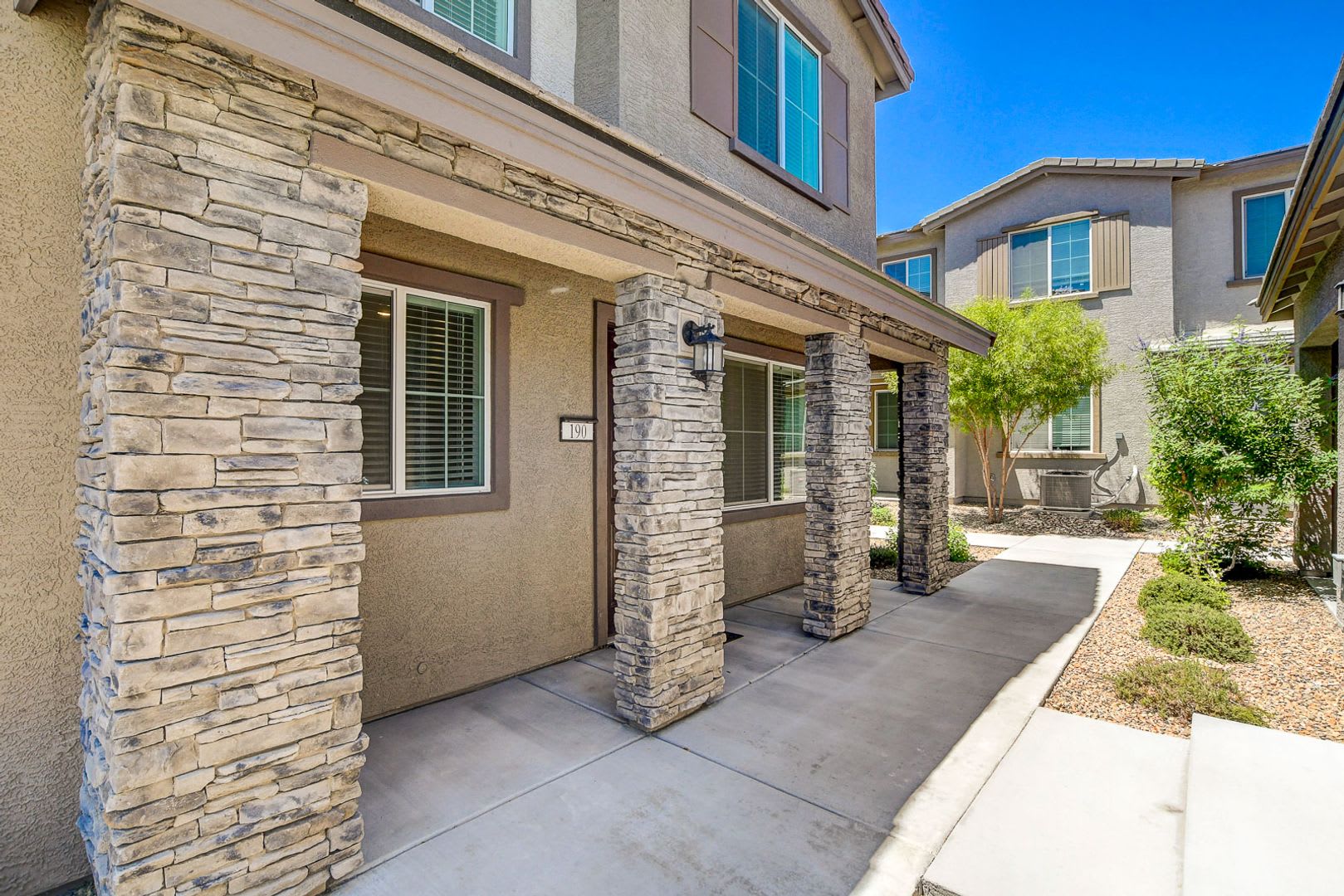 3 Bedroom townhome with Elevator! – photo 2