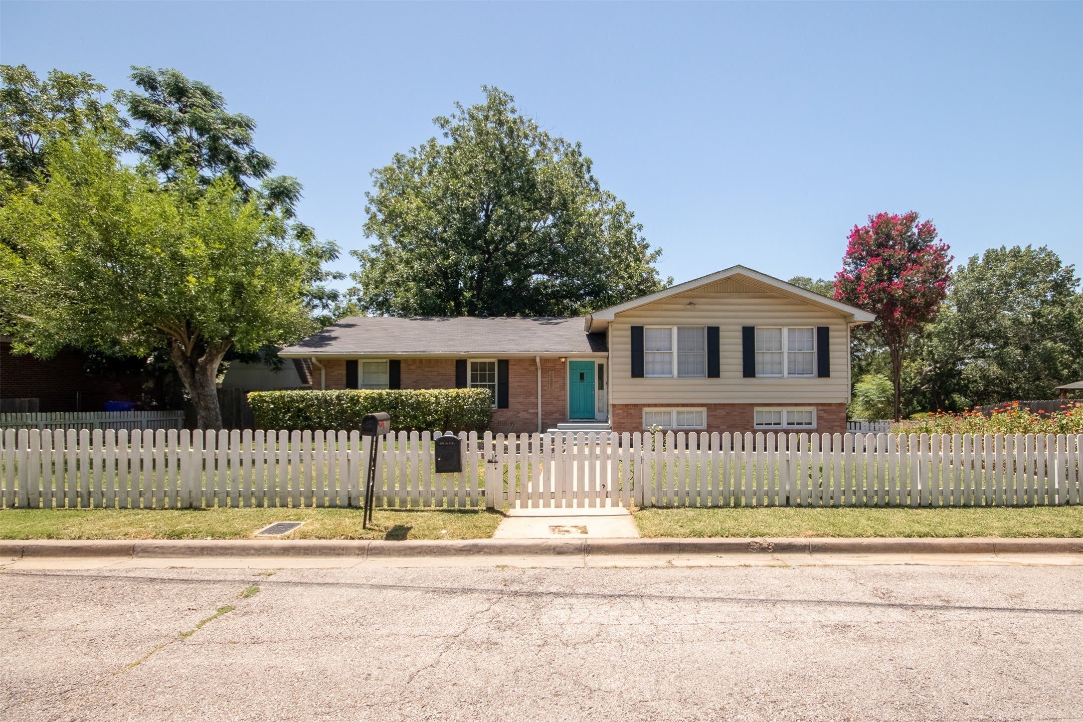 2325 Lake Ridge Circle – photo 1