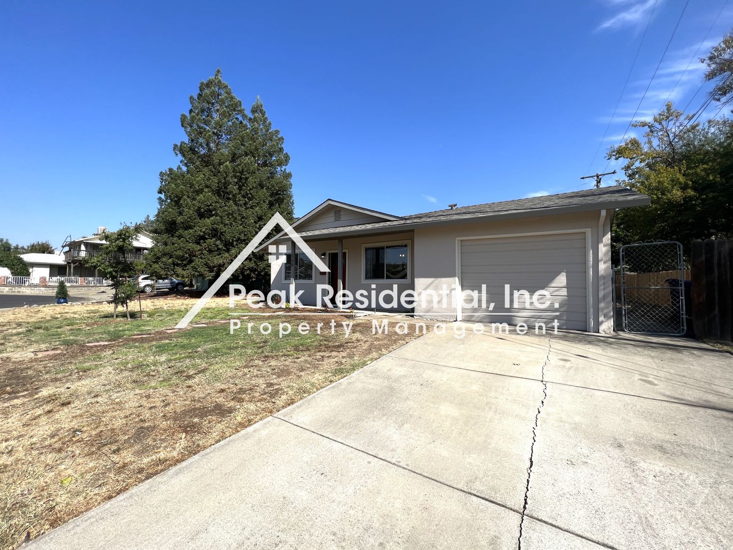 Updated 3bd/1ba Folsm Home with Large Yard! – photo 3