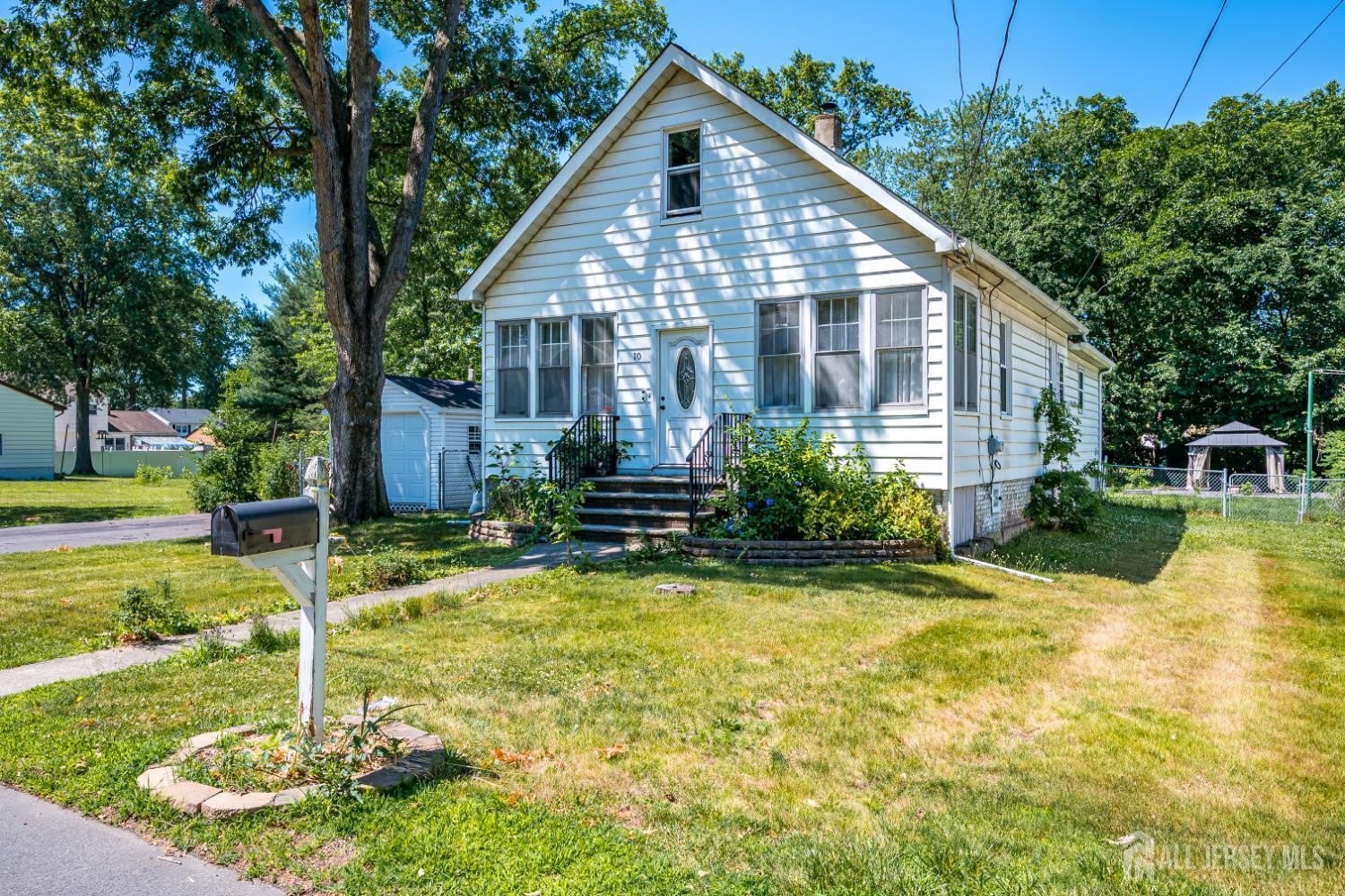 10 Jeff Street – photo 3