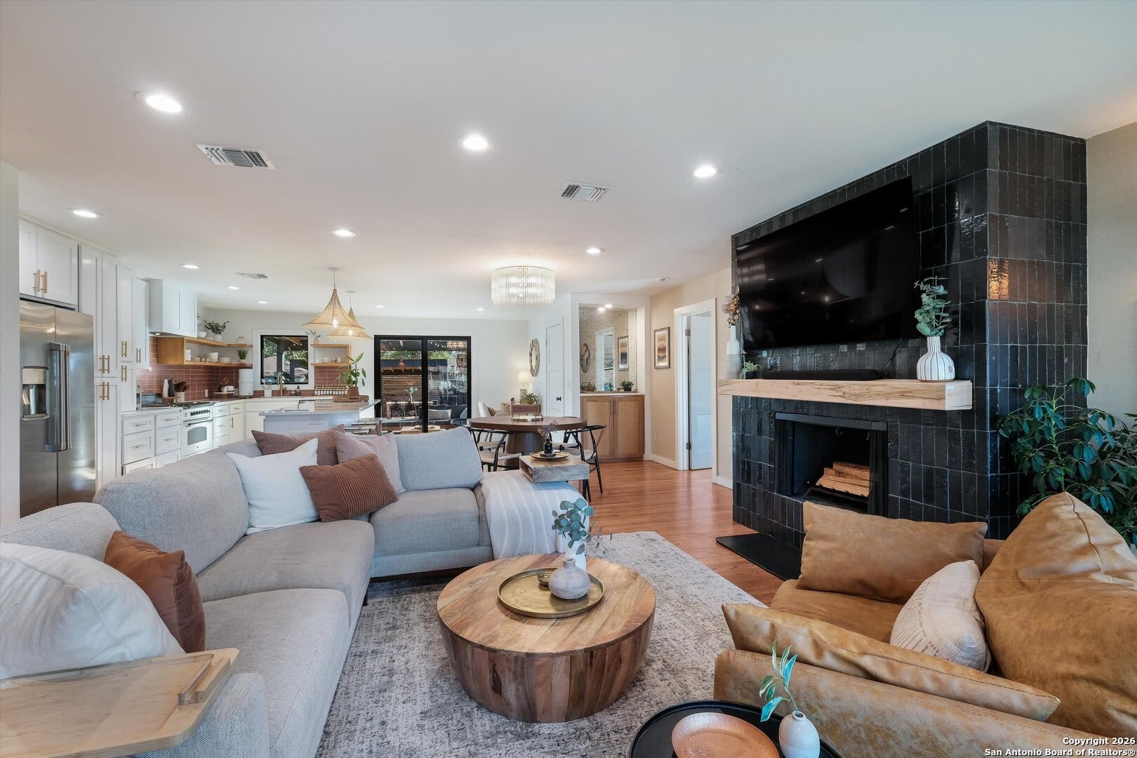 130 Brees Blvd – photo 3