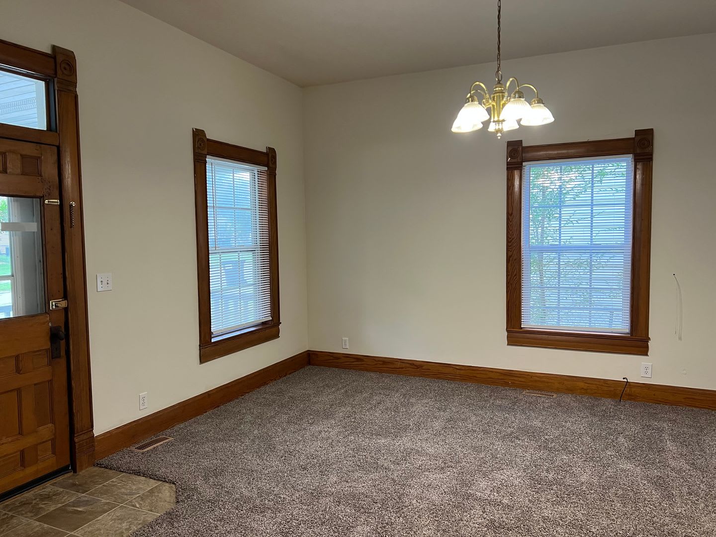 North Springfield 3 Bed / 1 Bath Available! – photo 2