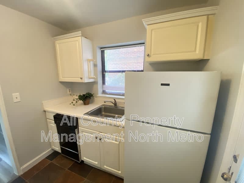 702 Argonne Ave NE – photo 4
