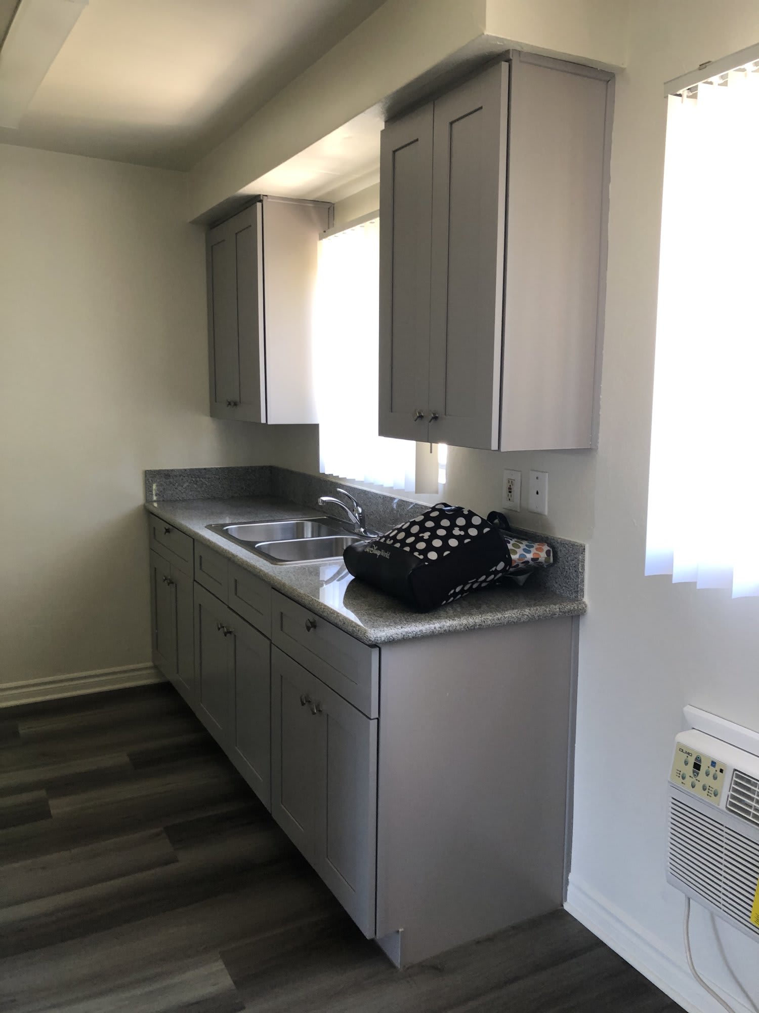 815 E Maple St – photo 2